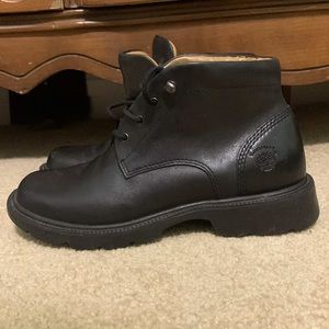 Timberland Waterproof women’s books (Official Tims) Black with a brown insole.